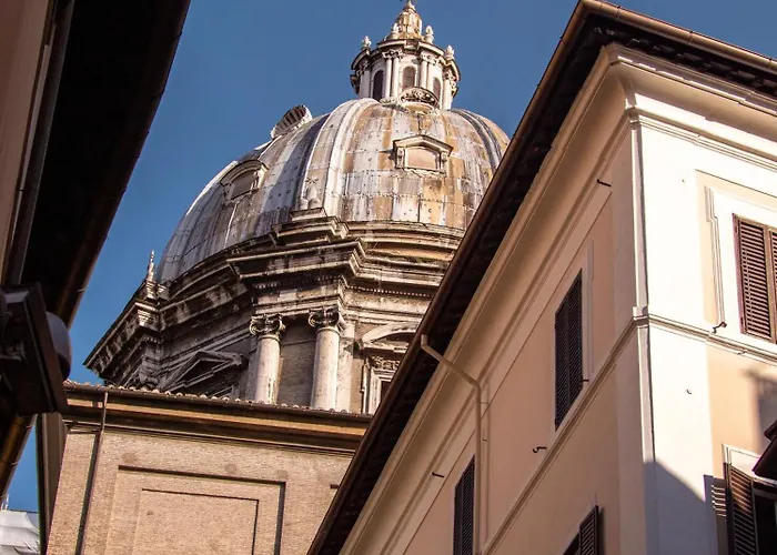 Navona Little